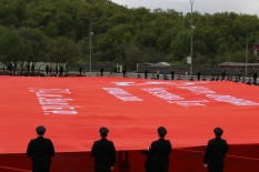 Североморские школьники приняли участие в церемонии  развертывания национального символа России – самой большой копии Знамени Победы 